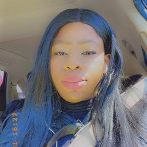 Meet your Posher, Cynthia